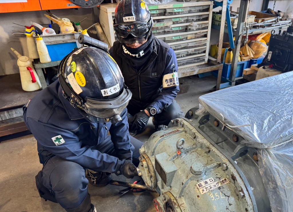 機械保全作業風景